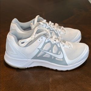 Nike emerge women’s size  7